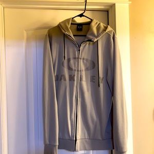 Men’s Oakley sweater